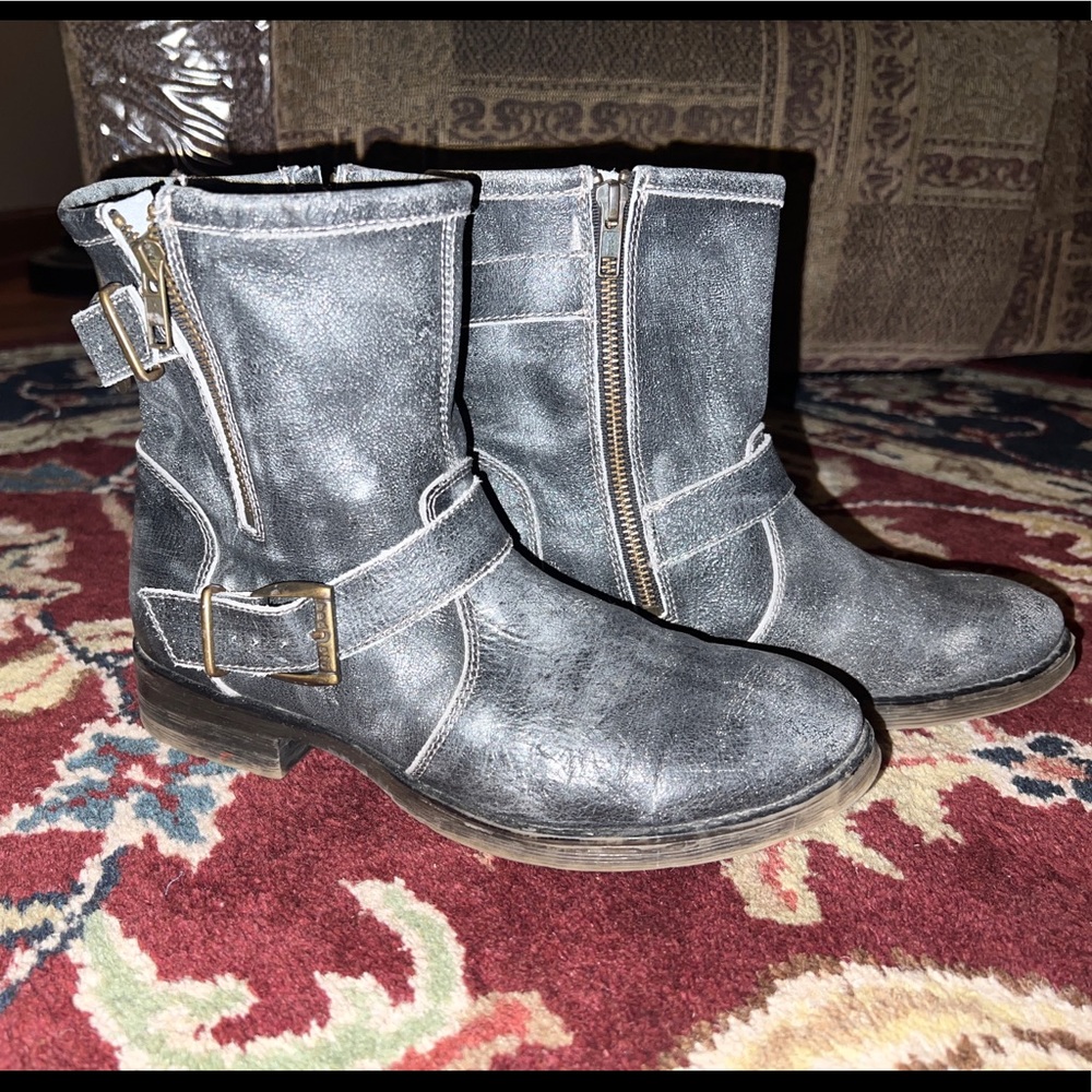 Bed|Stu Ankle Boots Black Distressed Two Zippers Low Heel worn one season Sz 8